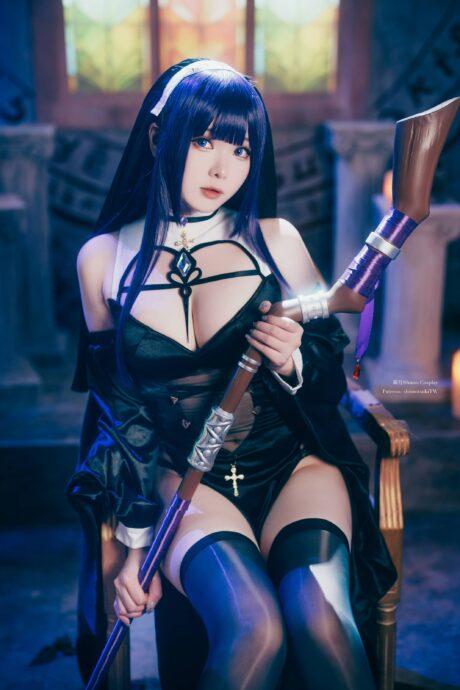 丝袜修女性感登场：霜月shimo演绎葬送的芙莉莲菲伦COS