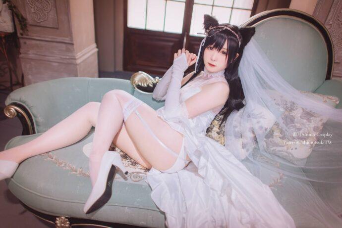 优雅与魅力的完美融合：霜月shimoCOS碧蓝航线爱宕花嫁版