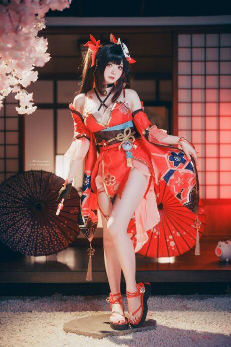 假面背后的魅惑：霜月shimoCOS星穹铁道花火的戏剧之美