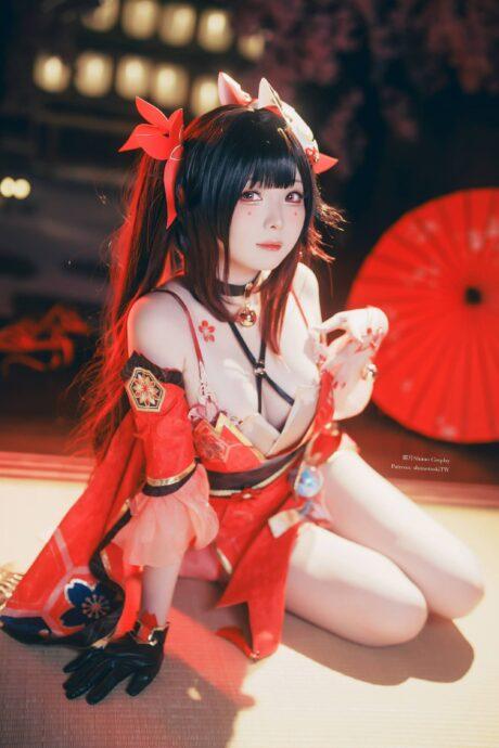 假面背后的魅惑：霜月shimoCOS星穹铁道花火的戏剧之美