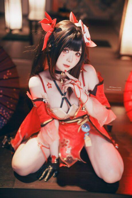 假面背后的魅惑：霜月shimoCOS星穹铁道花火的戏剧之美