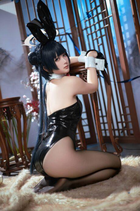 兔女郎版的神秘与高贵：屿鱼Yukako龙华妃咲COS惊艳亮相