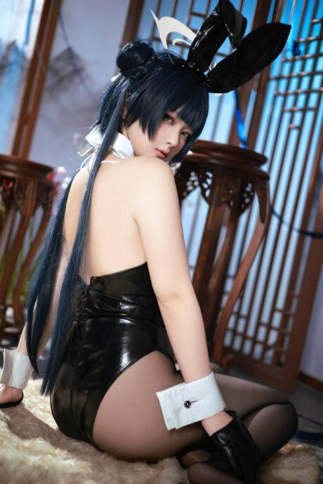 兔女郎版的神秘与高贵：屿鱼Yukako龙华妃咲COS惊艳亮相