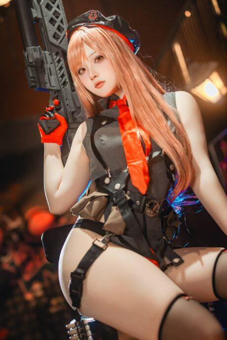 屿鱼Yukako拉毗COS：胜利女神妮姬战场上的冷艳女王登场！