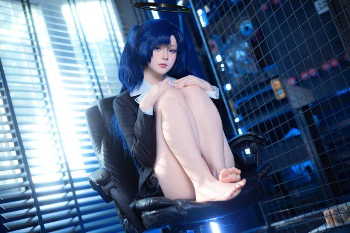 智慧与优雅的碰撞：屿鱼YukakoCOS诠释早濑优香独特魅力