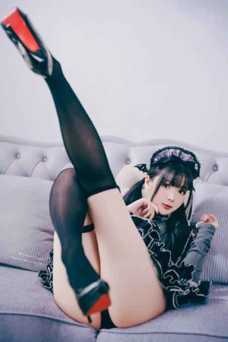 甜美与危险的邂逅：霜月shimo恶魔女仆COS诠释别样魅力