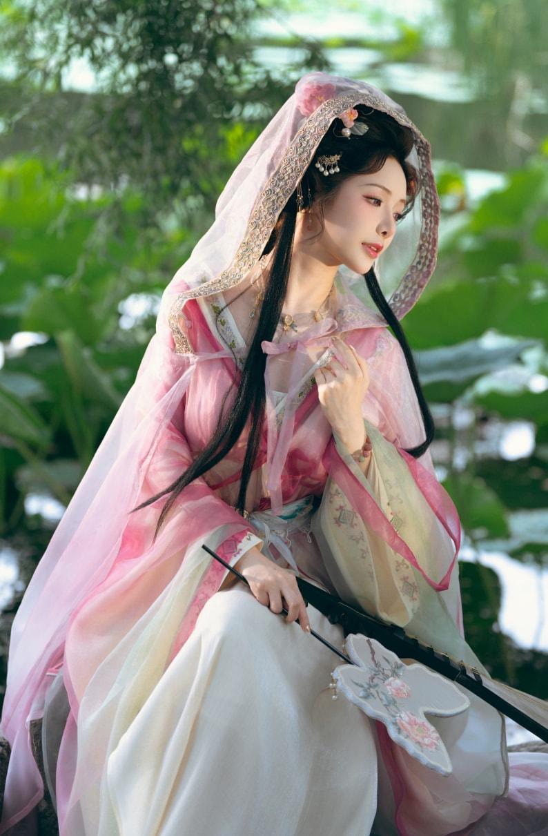 雯妹不讲道理 – 祝您中秋快乐owo