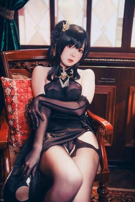 霜月shimo碧蓝航线镇海COS：东方雅韵与性感风华完美融合