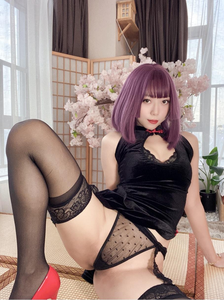 Money冷冷 – 高叉旗袍蕾丝裙