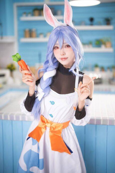 兔耳少女跃然纸上：ElyEE子COS演绎兔田佩克拉的甜美魅力