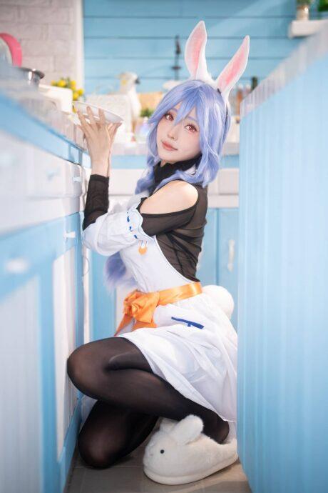 兔耳少女跃然纸上：ElyEE子COS演绎兔田佩克拉的甜美魅力