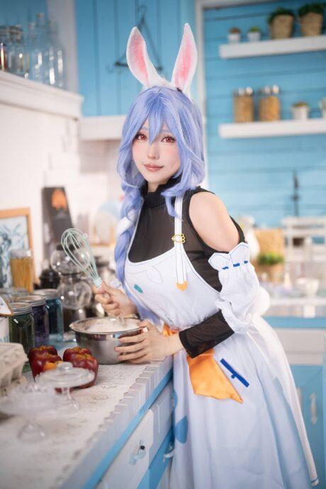兔耳少女跃然纸上：ElyEE子COS演绎兔田佩克拉的甜美魅力