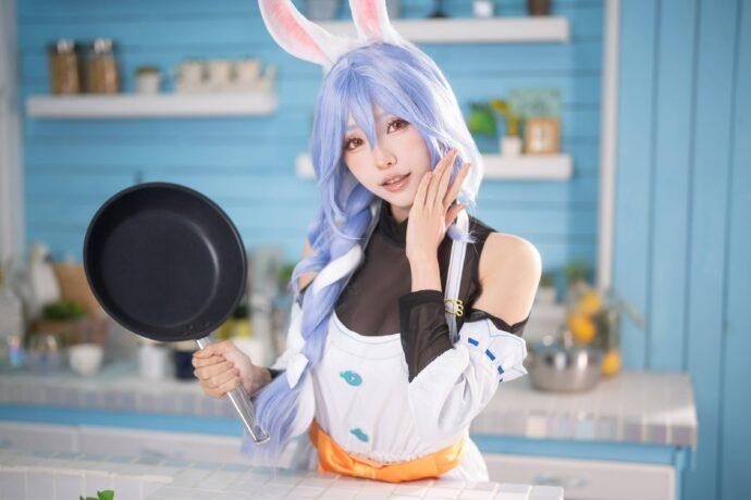 兔耳少女跃然纸上：ElyEE子COS演绎兔田佩克拉的甜美魅力