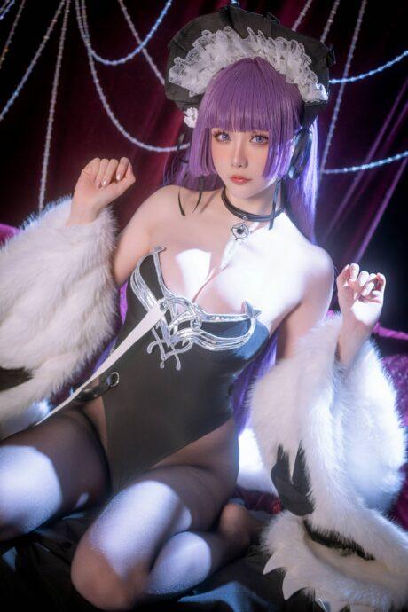 冷艳诱惑与娇羞等待：星之迟迟COS诠释塔什干的经典魅力