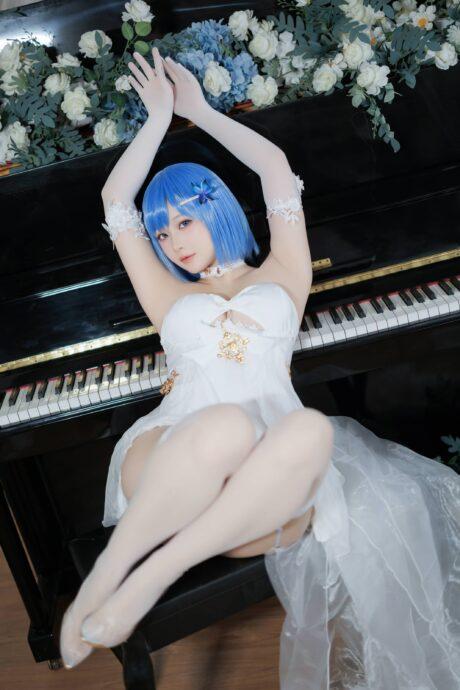 屿鱼Yukako恰巴耶夫COS：碧蓝航线冰雪女王的温柔与坚毅