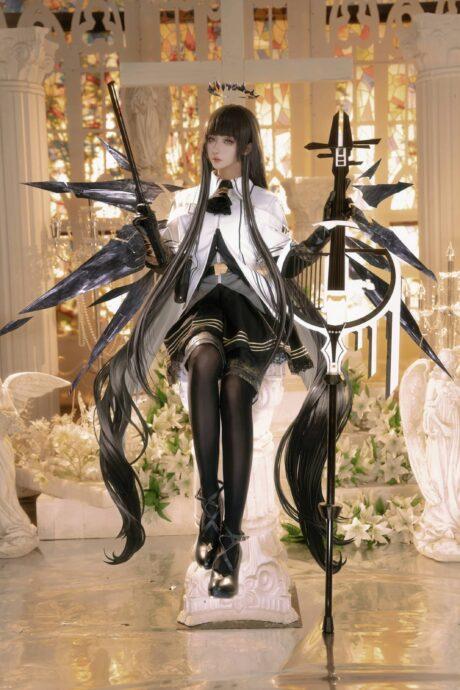 明日方舟阿尔图罗COS：羽生三未带来神秘与优雅的完美交响