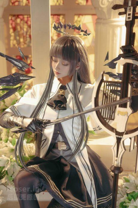 明日方舟阿尔图罗COS：羽生三未带来神秘与优雅的完美交响