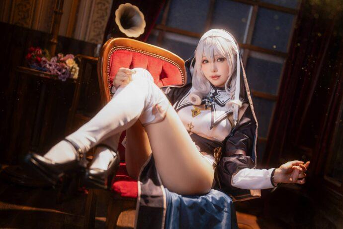 温柔与英气的完美结合：ElyEE子COS白银诺艾尔的骑士风范