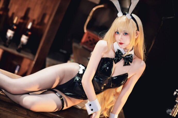 碧蓝航线兔女郎怨仇COS：羽生三未演绎魅惑与神秘的双重魅力