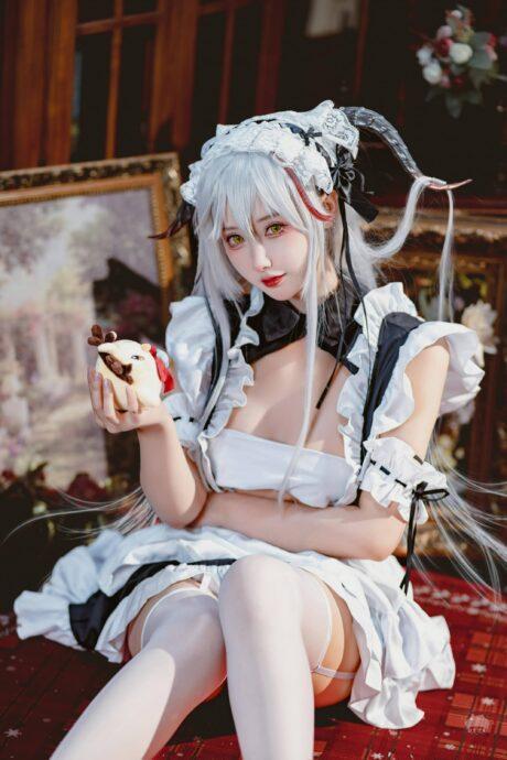 羽生三未女仆版欧根亲王COS：魅力引爆碧蓝航线粉丝热潮