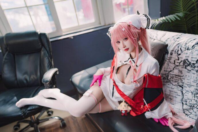 羽生三未护士英仙座COS：演绎碧蓝航线魅力四射的轻航舰娘