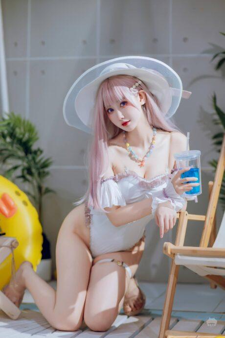 羽生三未泳装普利茅斯COS：夏日海风与皇家气质的完美融合