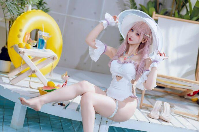 羽生三未泳装普利茅斯COS：夏日海风与皇家气质的完美融合