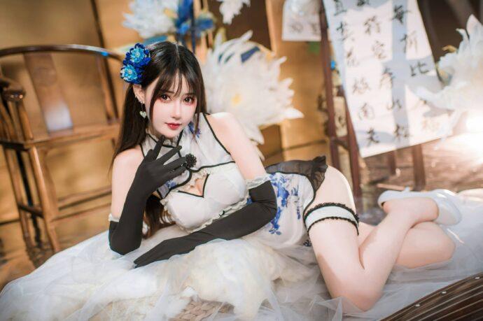 艳娘幻梦谭羽生三未COS：青花瓷旗袍演绎古典与性感的交响