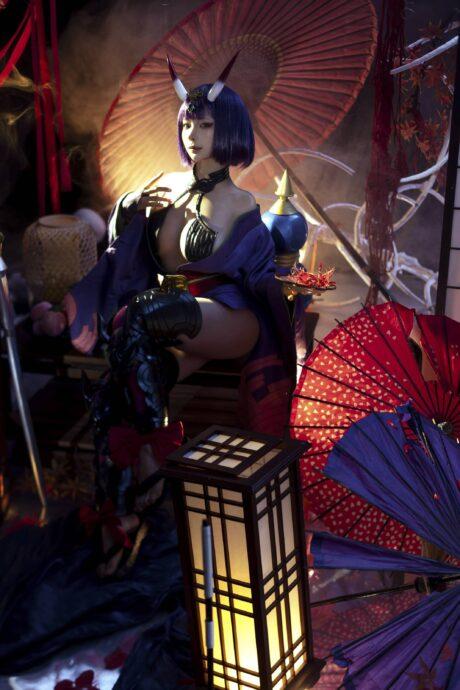 酒吞童子妖艳再现：蠢沫沫COS完美诠释FGO中的鬼王魅力