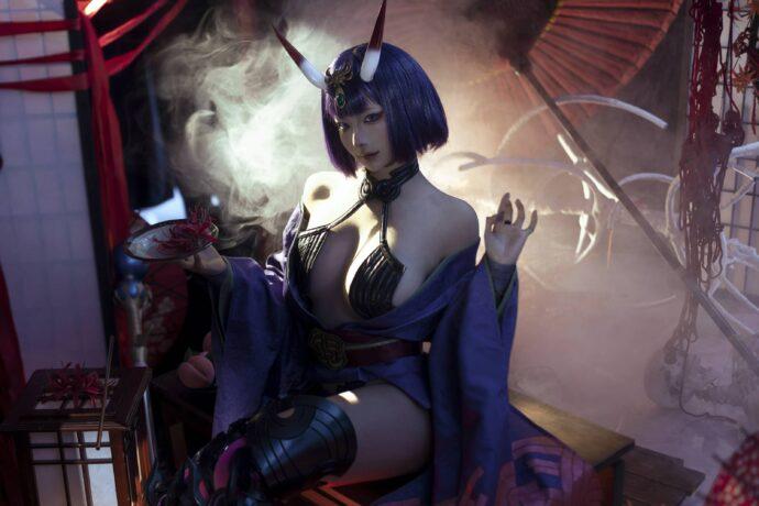 酒吞童子妖艳再现：蠢沫沫COS完美诠释FGO中的鬼王魅力