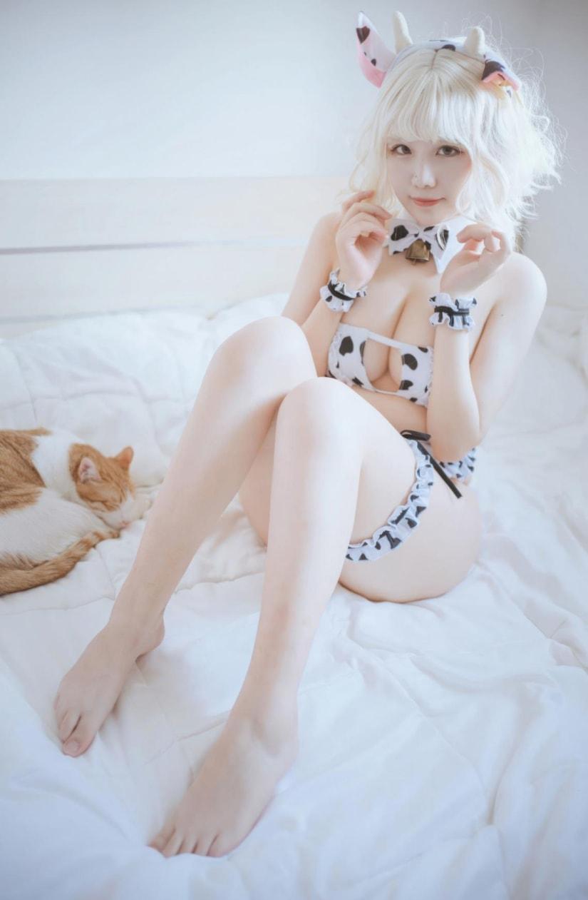 阿半今天很开心 奶牛比基尼