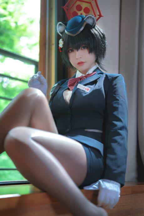 从困倦到魅力四射：BANBANKO半半子的导游版春日椿COS