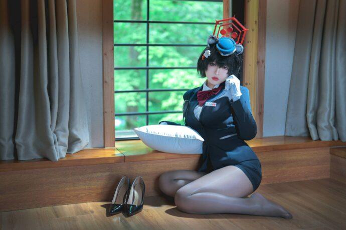 从困倦到魅力四射：BANBANKO半半子的导游版春日椿COS