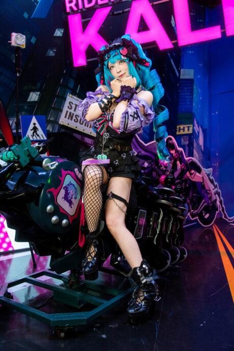 千葉球球莫利哀COS：性感与魅力爆棚，东京电玩展震撼全场