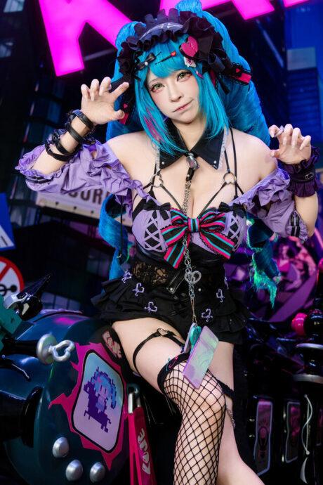 千葉球球莫利哀COS：性感与魅力爆棚，东京电玩展震撼全场