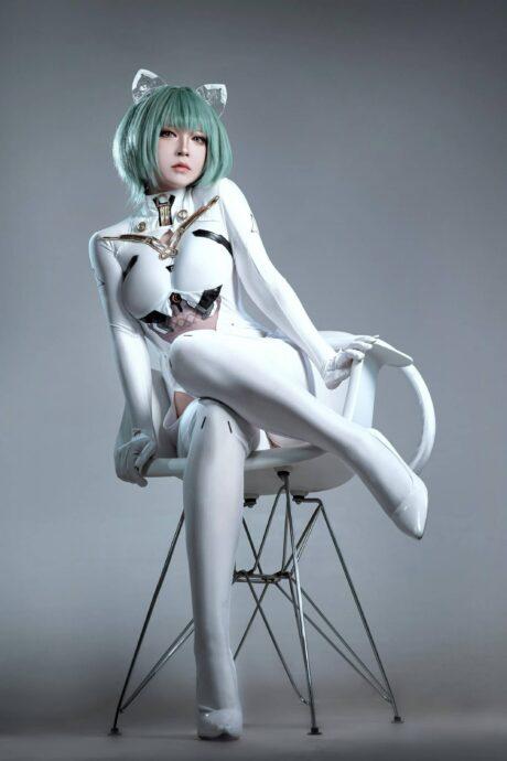 半半子碧蓝航线纳希莫夫COS：冷酷与魅力并存的指挥官再现