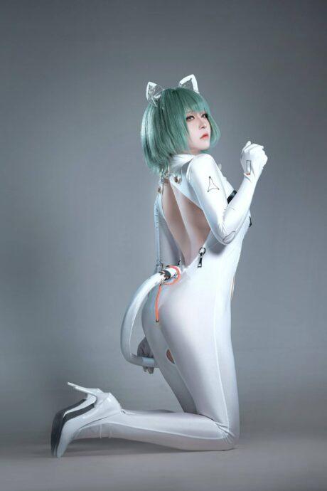 半半子碧蓝航线纳希莫夫COS：冷酷与魅力并存的指挥官再现