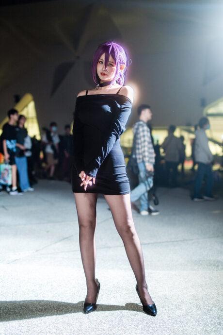 艾青iris性感演绎链锯人蕾塞COS：优雅与危险并存的魅力瞬间