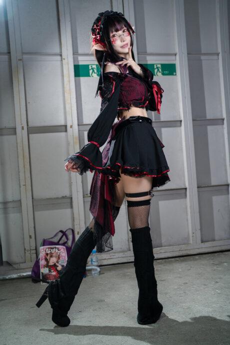 NanaPink魅魔COS亮相池袋万圣节，绝对领域美学引发关注