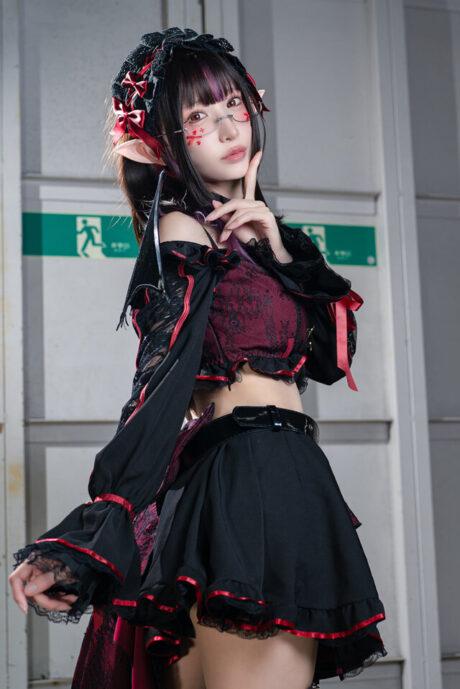 NanaPink魅魔COS亮相池袋万圣节，绝对领域美学引发关注