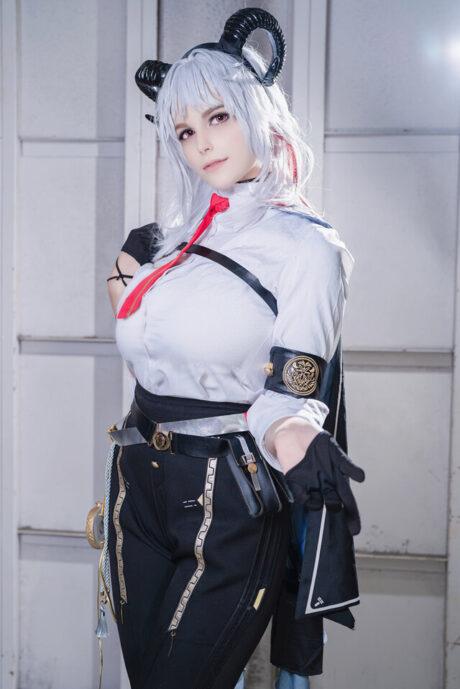 力量与魅力：Netochka鸣潮赞妮COS在池袋万圣节掀起热潮