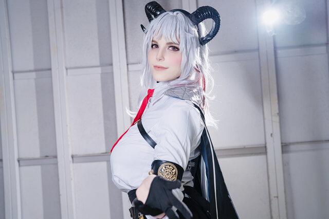 力量与魅力：Netochka鸣潮赞妮COS在池袋万圣节掀起热潮