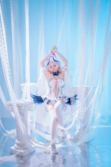 反差感的完美体现：星之迟迟高还原度COS下江小春之魅力