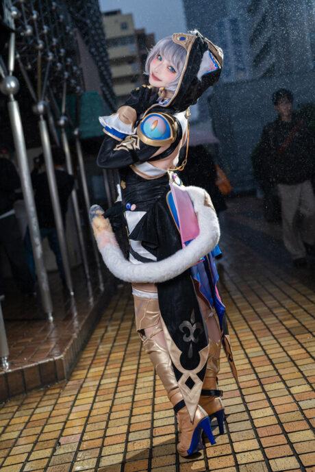 在雨幕中绽放：池袋万圣节Cosplay节的阿格莱雅与赛飞儿