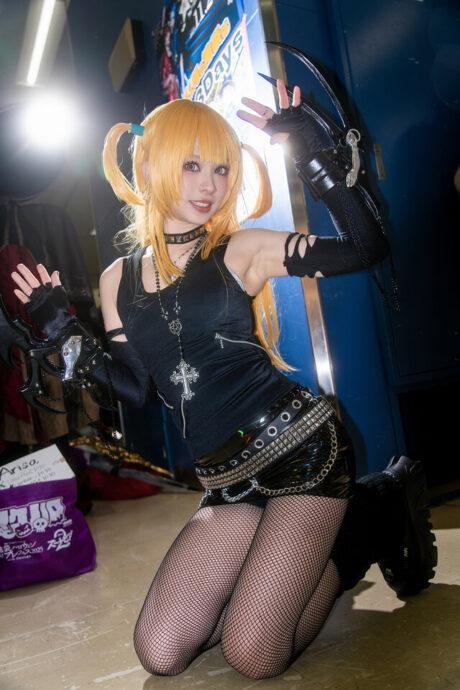 渔网袜与金色双马尾的魅力：ARISA死亡笔记弥海砂COS解析