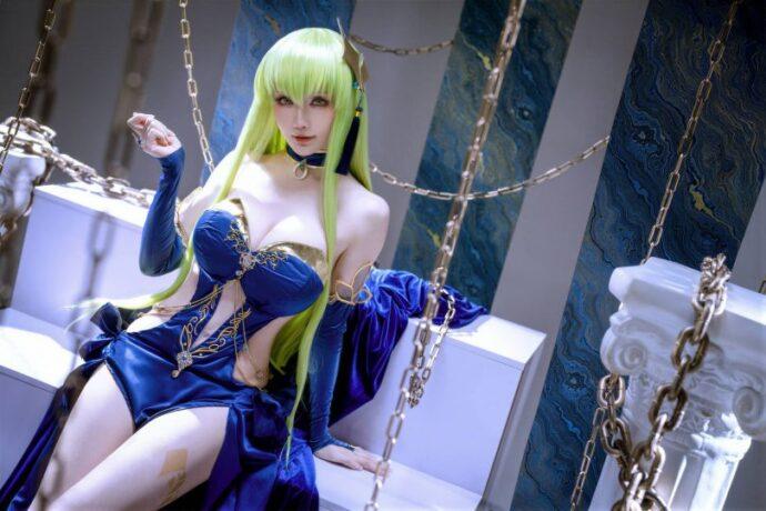 绝美与深邃的碰撞：星之迟迟的高质量COS展现C.C.独特魅力