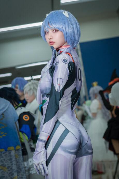 绫波丽魅力再现：高島江梨奈闪耀2025池袋万圣节Cosplay节