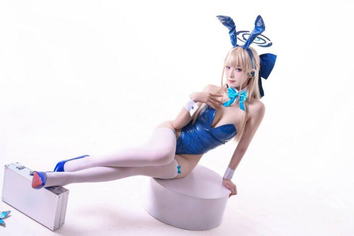 聚光灯下的未来魅力：封疆疆vCOS惊艳演绎兔女郎飞鸟马时