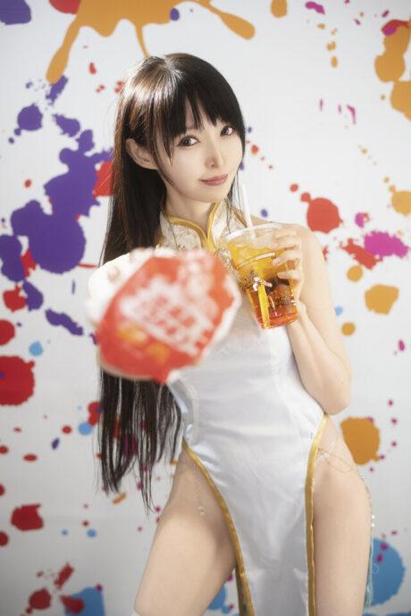 街头霸王新生：Mayuron的春丽COS与汉堡活动的趣味融合