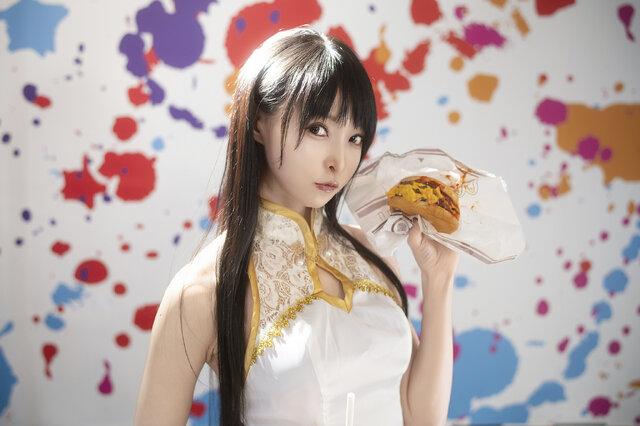 街头霸王新生：Mayuron的春丽COS与汉堡活动的趣味融合